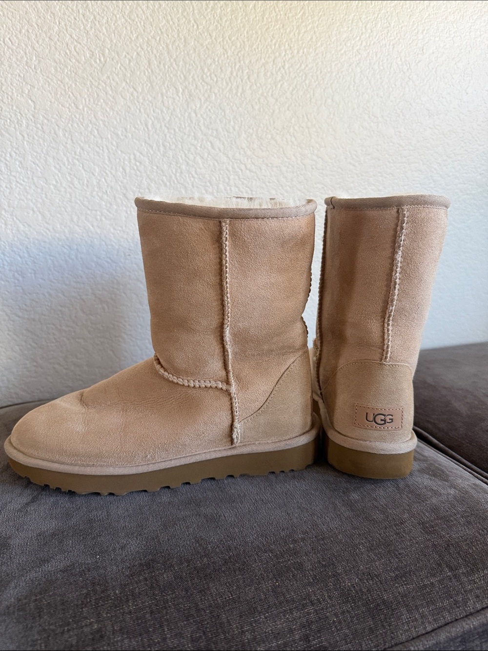 UGG Classic Short Sheepskin Boots in Chestnut/Tan